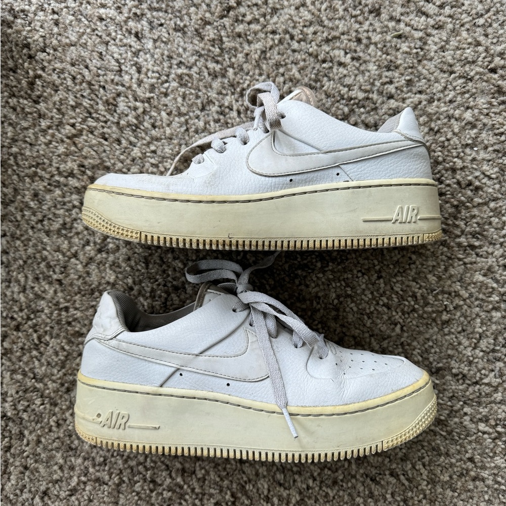 Nike Air Force 1’s Size 8